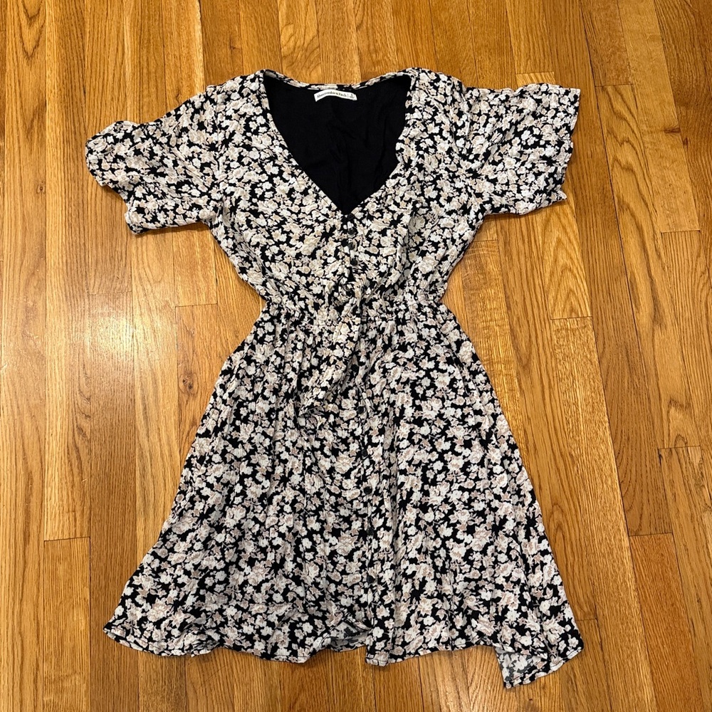 Abercrombie Black and White Floral Dress - Picture 3 of 5